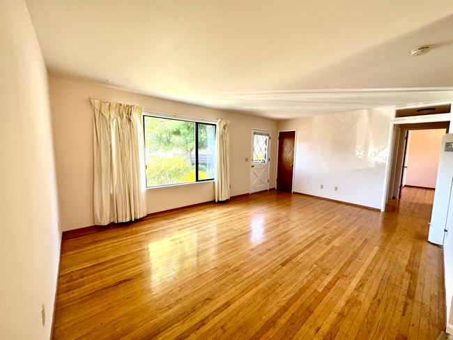 Foto del edificio - 219 Somerville Rd