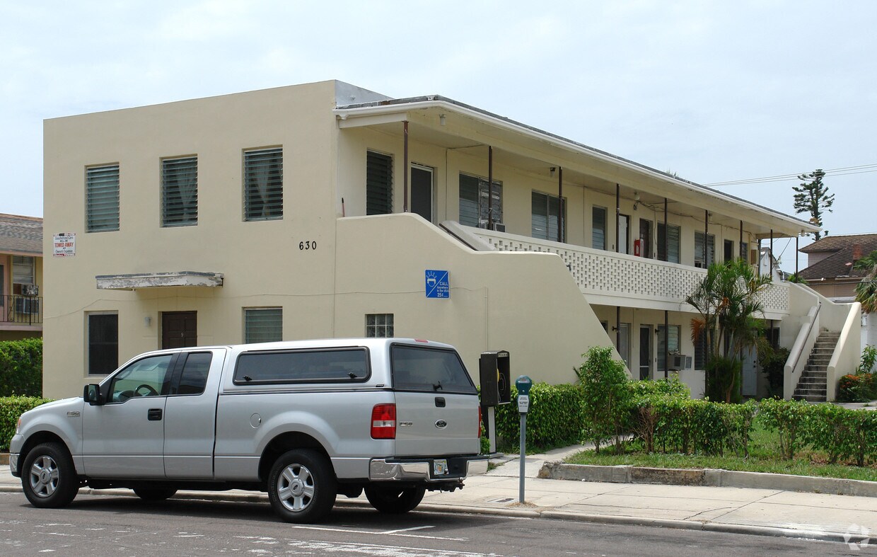 Foto del edificio - 630 Datura St