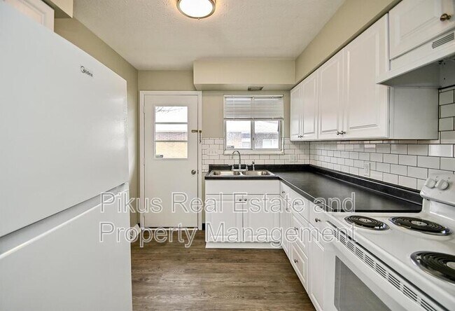 Foto del edificio - 593 Baldwin Rd