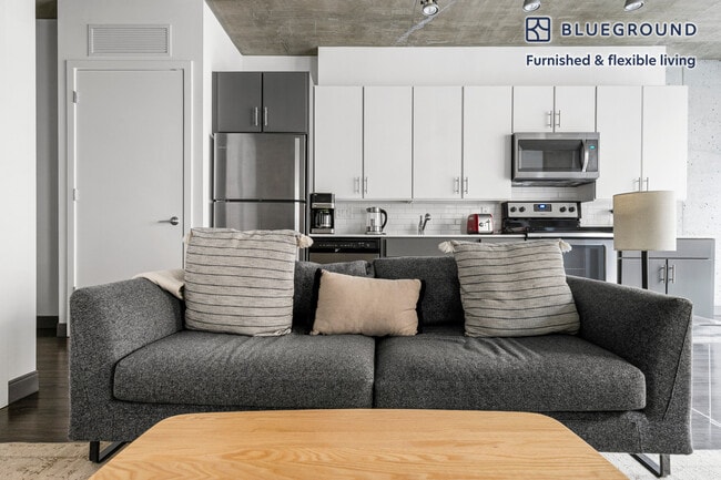 Foto del edificio - 215 W Lake St