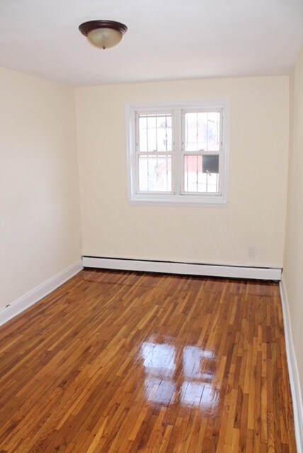 Building Photo - 721 Ashford St