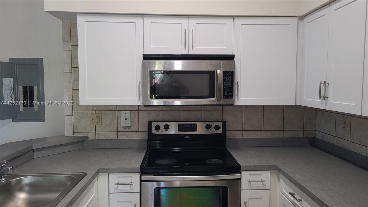 Foto del edificio - 2550 SW 18th Terrace