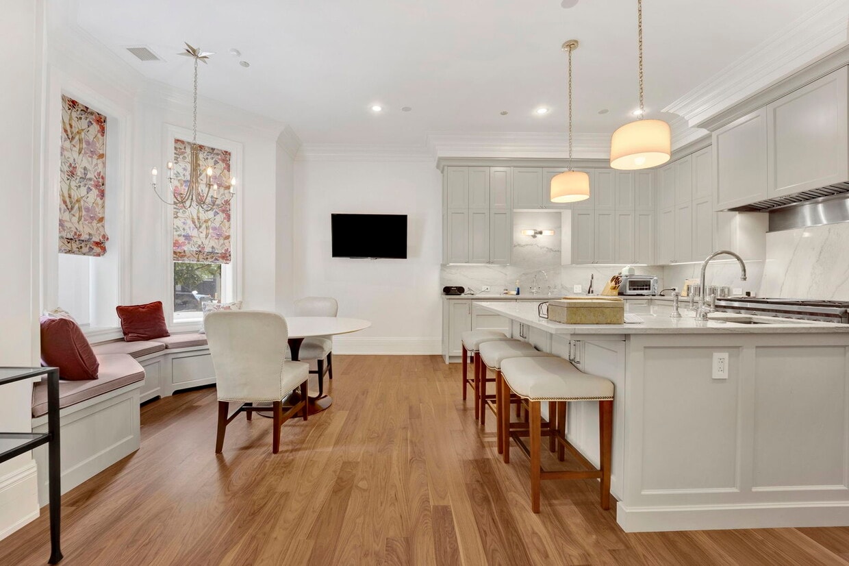 Photo - 103 East Chestnut Street Apt #103, Chicago, IL 60611 - 4 BR 4.5 BA townhouse