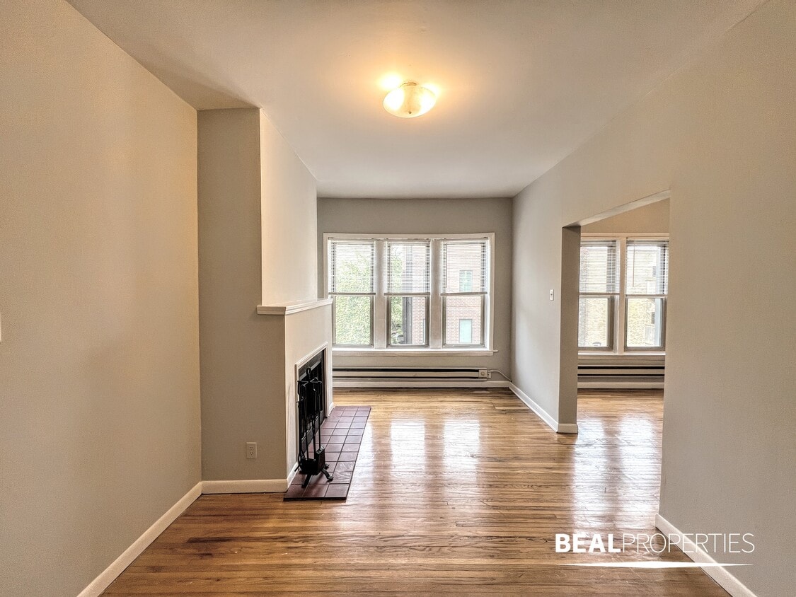 Photo - 624 W Barry Ave (Chicago, IL)