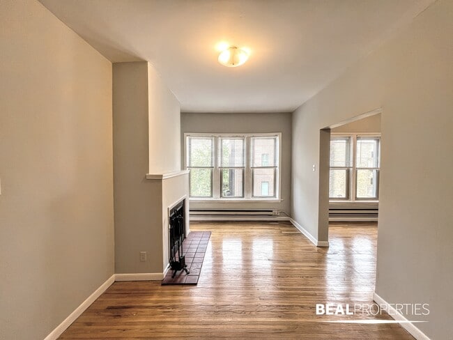 Photo - 624 W Barry Ave Apartment