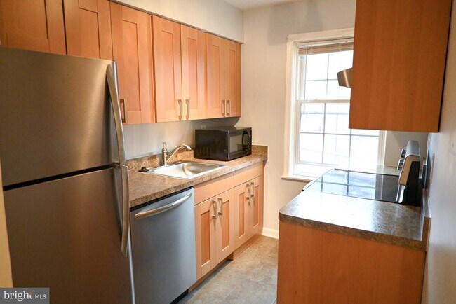 Foto del edificio - 3812 V St SE