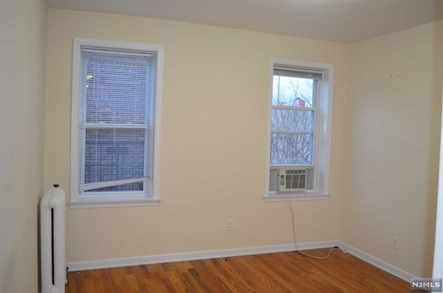 Building Photo - 45 51st St