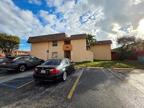 Building Photo - 810 SW 129th Pl