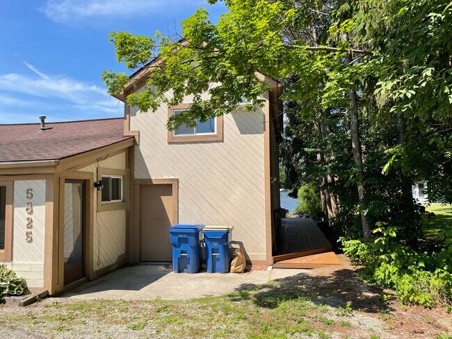 Building Photo - 5825 Mill St
