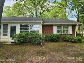 Building Photo - 82F Dorchester Dr