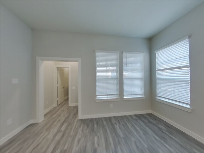 Foto del edificio - 9835 Willow Creek Commerce Dr