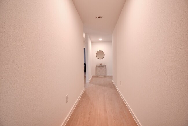 pasillo de entrada - 410 Emma St