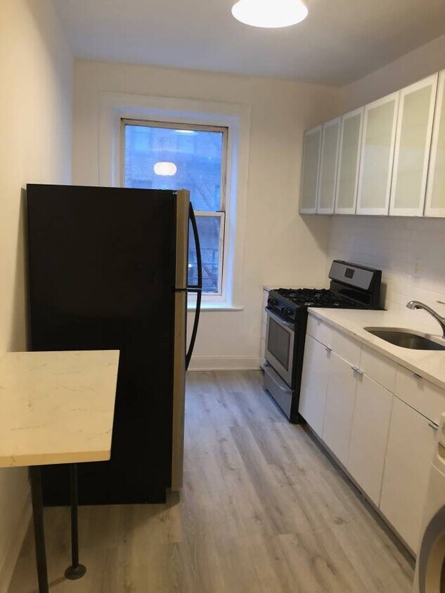 Primary Photo - 2122 Beekman Pl