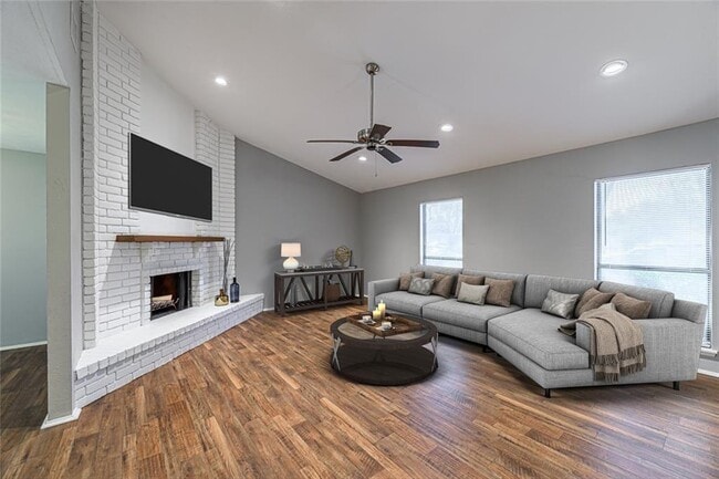 Building Photo - 6811 Blue Ridge Dr