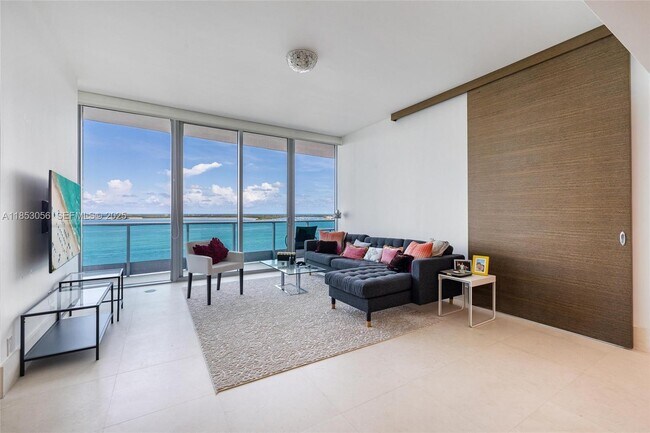 Building Photo - 1331 Brickell Bay Dr