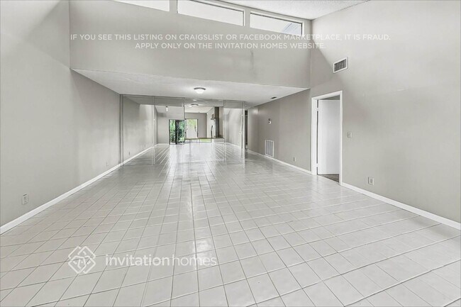 Foto del edificio - 381 Wildwood Ln E