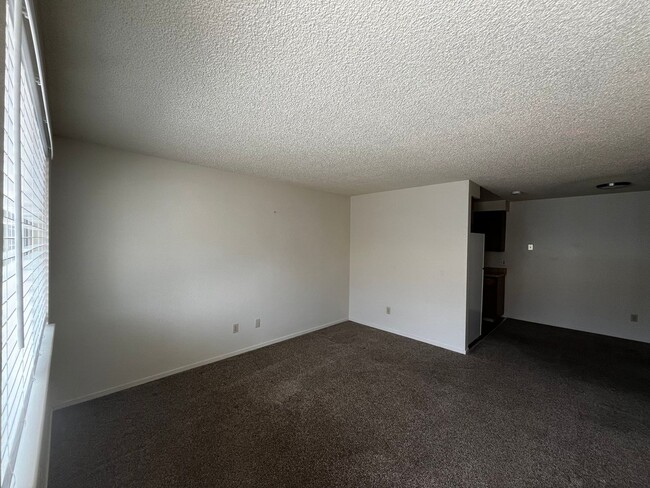 Building Photo - NE134-Robinson, Lorenz