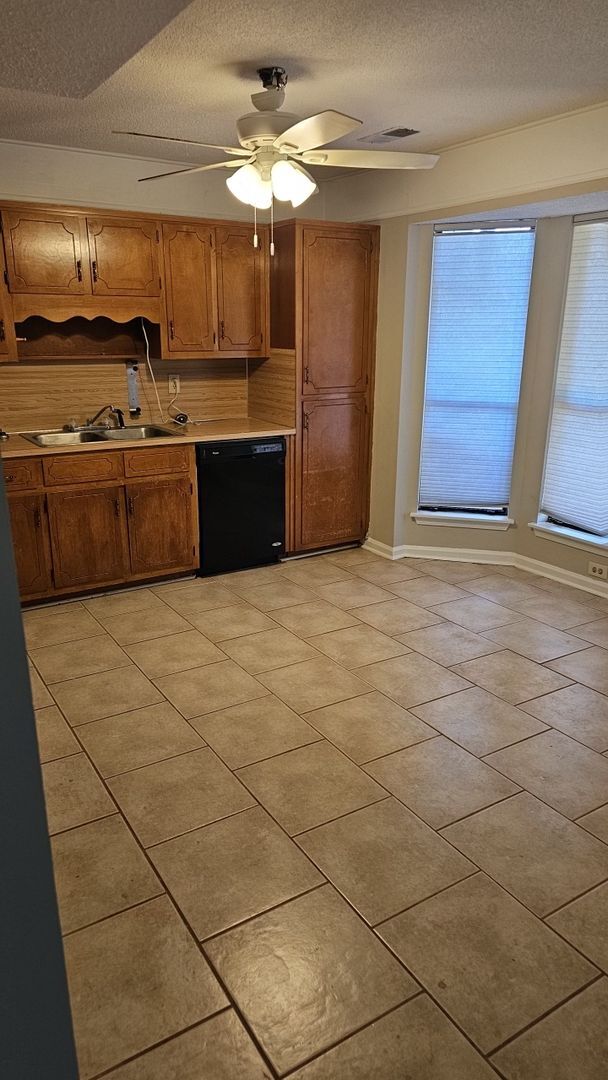 Building Photo - MOVE IN READY!!! RENT ME FIRST!! CALL TODAY!