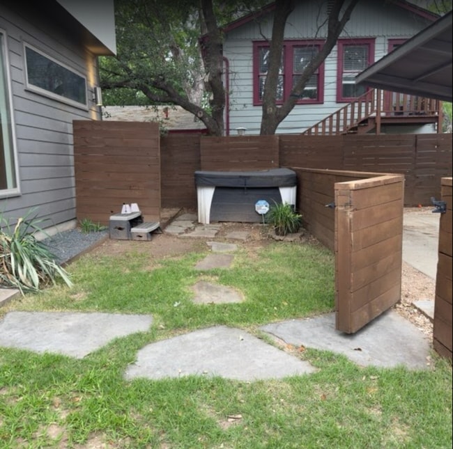 Building Photo - Single-story 2/2.5 in North Central Austin