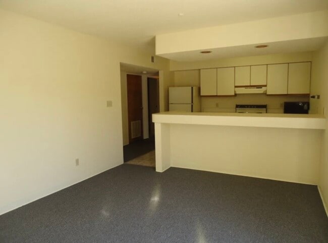 Building Photo - 220 N McKinley Ave