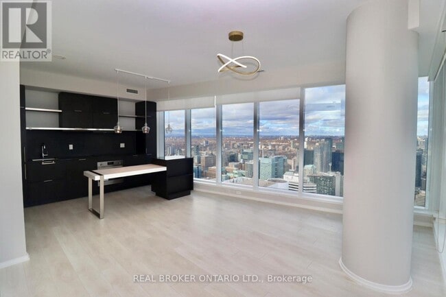 Building Photo - 197 Yonge St