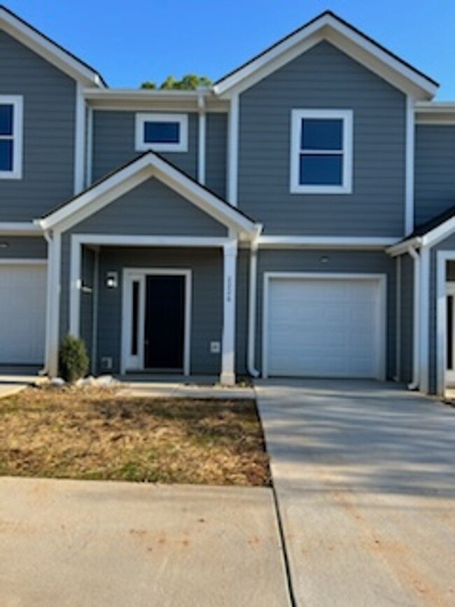 Building Photo - Brand New Townhomes w/Garage