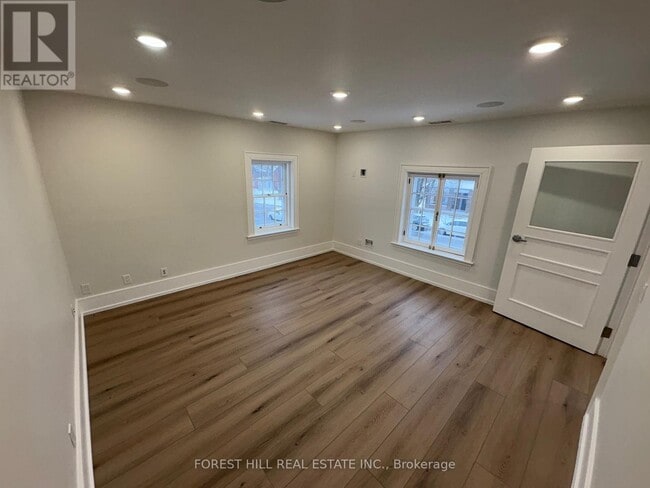 Building Photo - 13 Thomas St