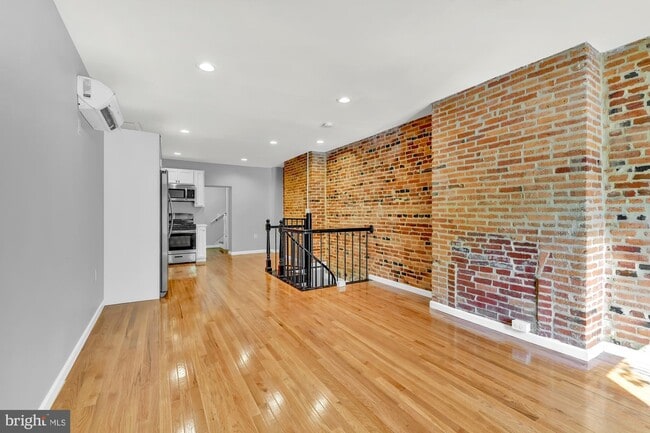 Building Photo - 322 S Wolfe St