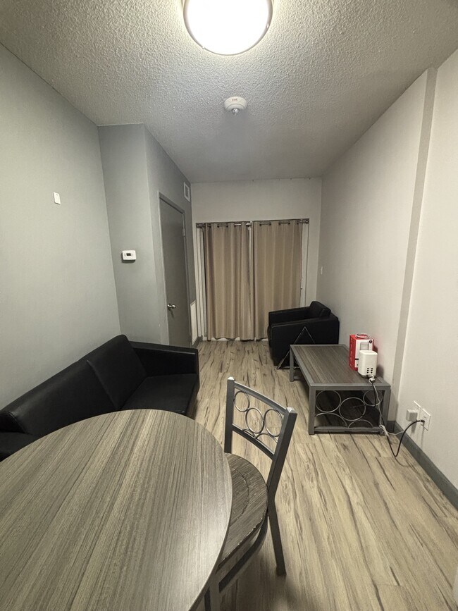 Photo du bâtiment - 258B-258B Sunview St