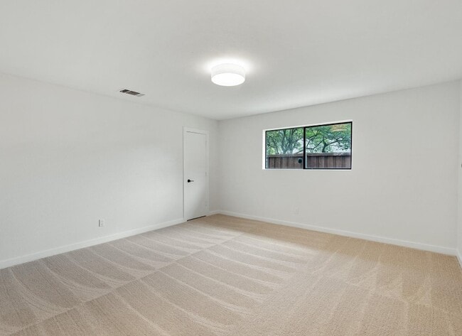 Building Photo - 3912 Saddlehead Dr
