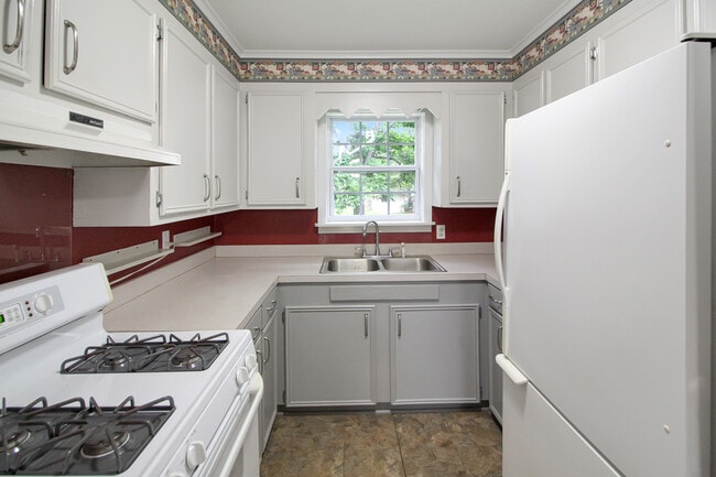 Building Photo - 246 St Paul St