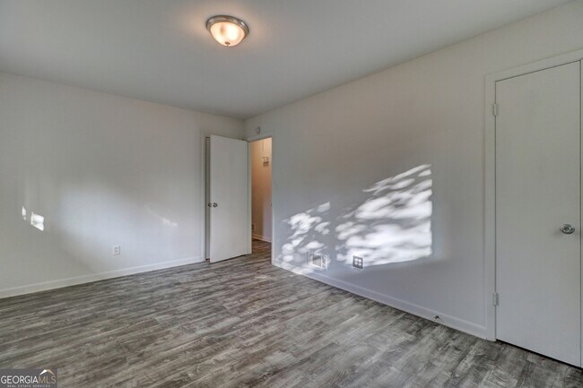Foto del edificio - 8774 Channing Dr