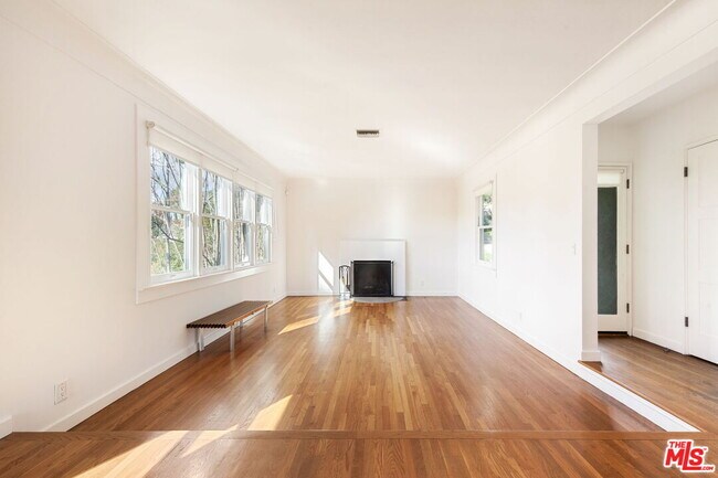 Foto del edificio - 2455 Ivanhoe Dr