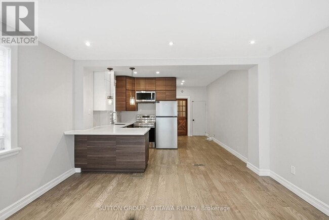 Photo du bâtiment - 244 Rochester St