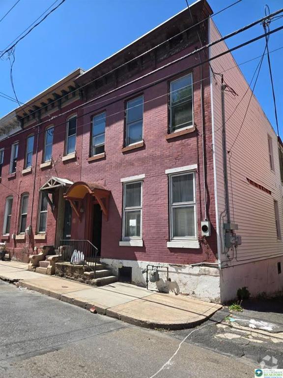 Building Photo - 610 W Norwegian St