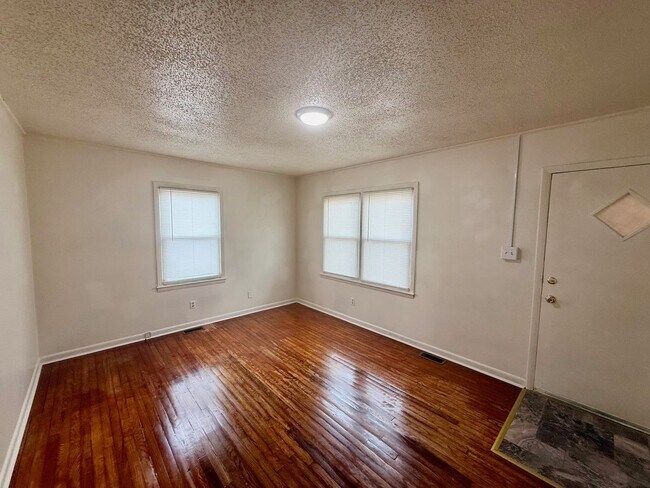 Foto del edificio - Two bedroom, 1 bath house in Burlington