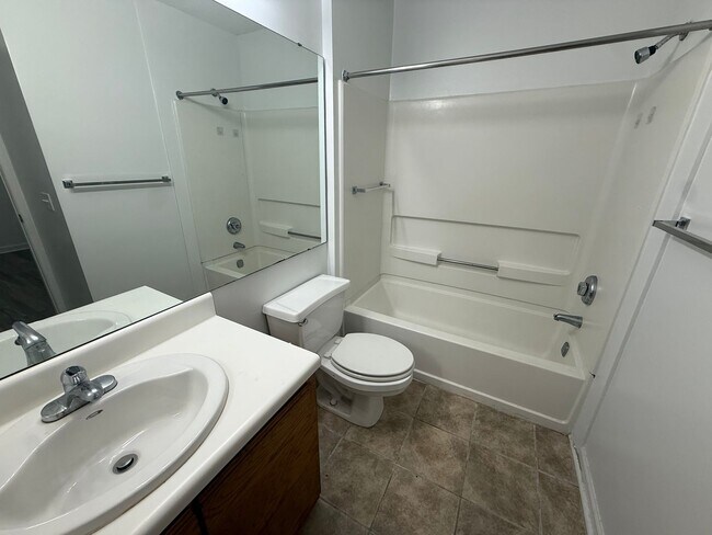 Foto del edificio - 1521-104 GRADUATE LN