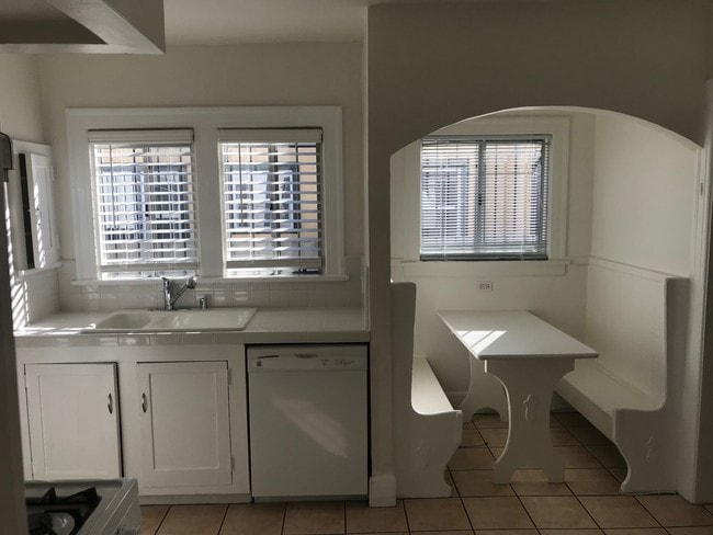 Foto del edificio - 2833 Somerset Dr