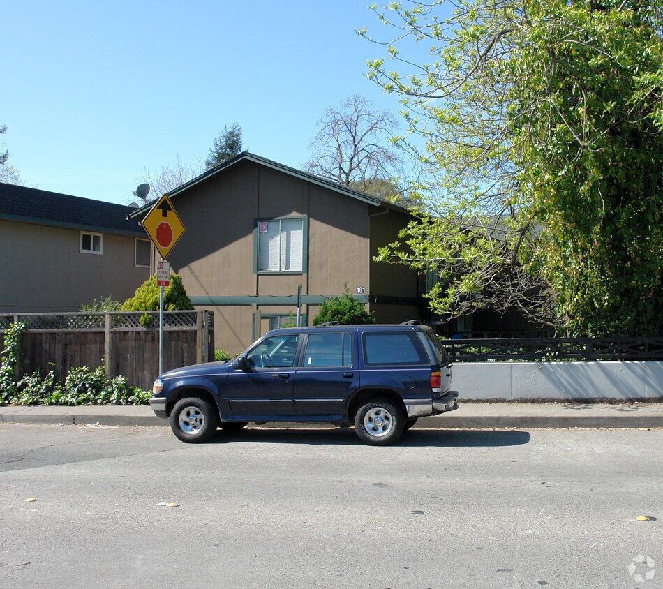 Building Photo - 101 Olive St