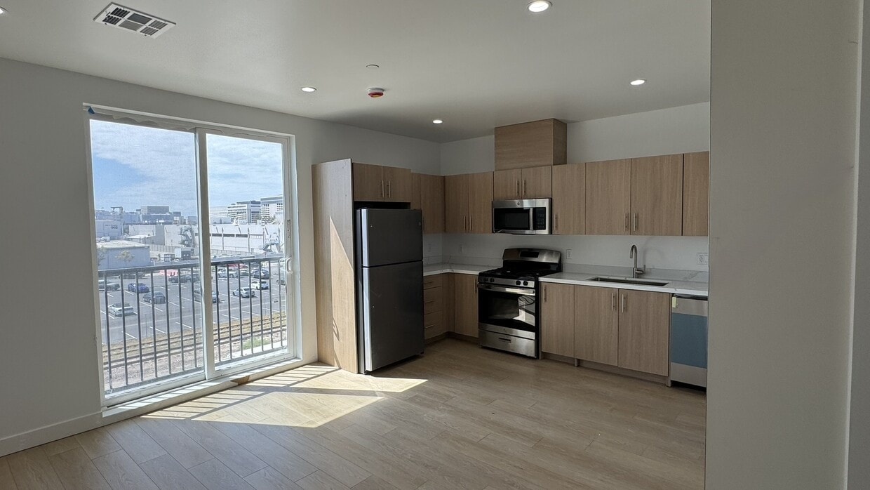 Building Photo - 11814 Aviation Blvd