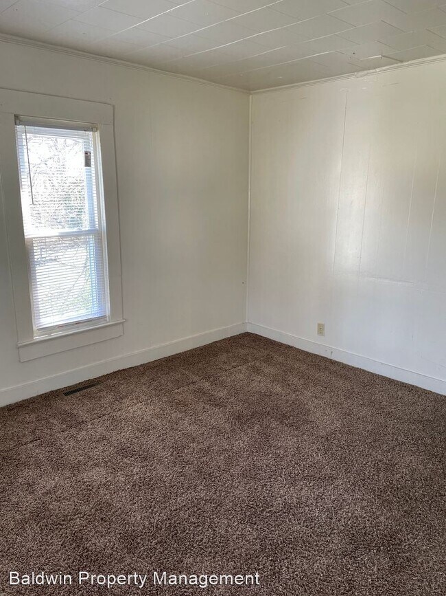 Building Photo - 2 br, 1 bath House - 842 W TWELFTH STREET