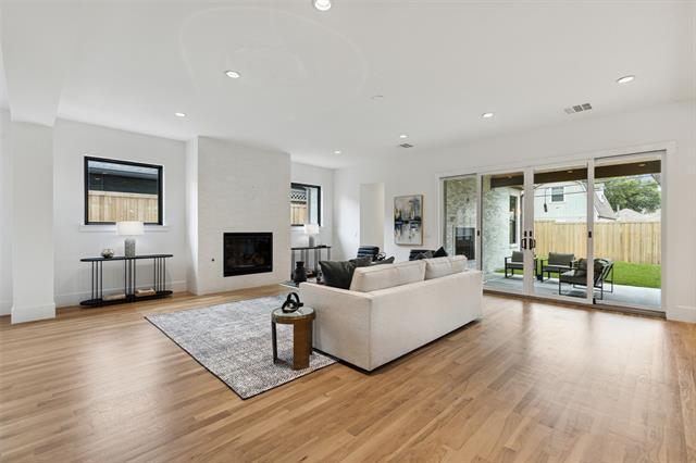 Foto del edificio - 6130 Belmont Ave