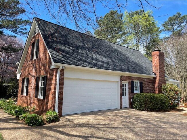 Foto del edificio - 855 Old Creek Trail NW