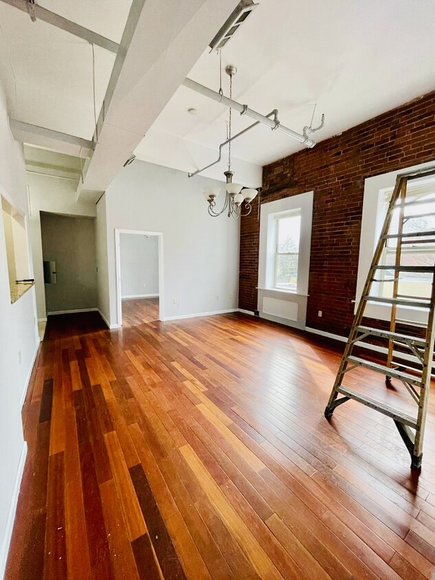 Primary Photo - 850 Grand Ave
