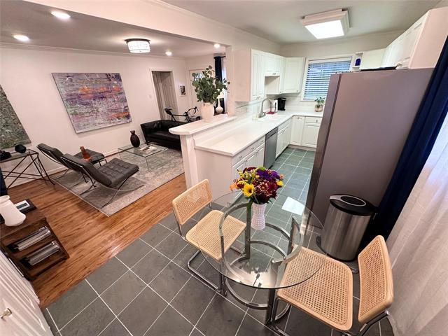 Foto del edificio - 4222 Newton Ave