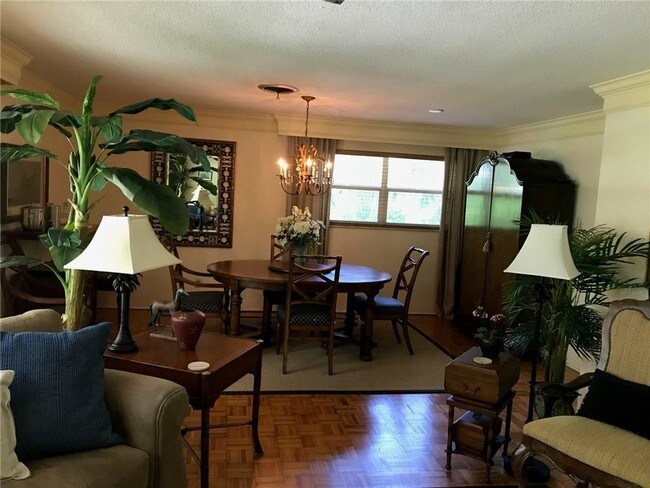 Foto del edificio - 635 Gardenia Ln