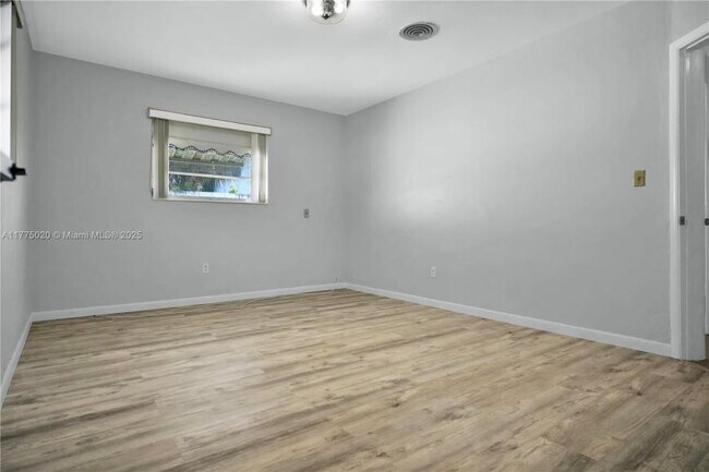 Foto del edificio - 3 bedroom in North Miami FL 33162