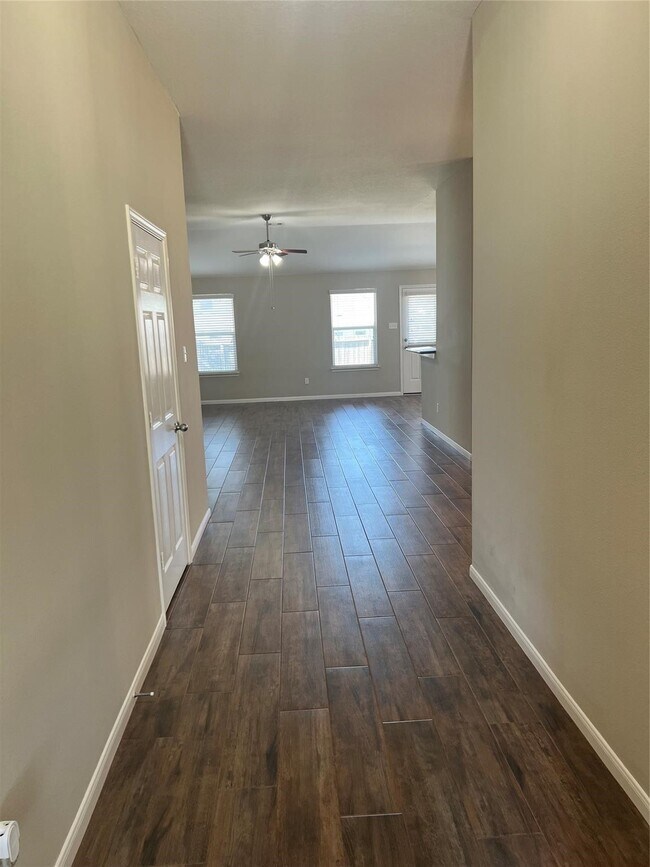 Foto del edificio - 2071 Midlane Drive