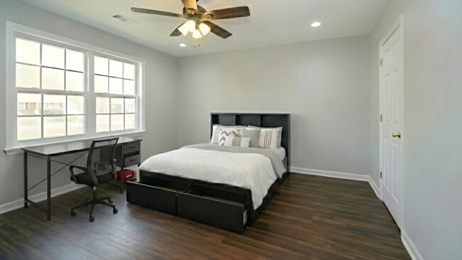 Building Photo - 3834 Cambridge St