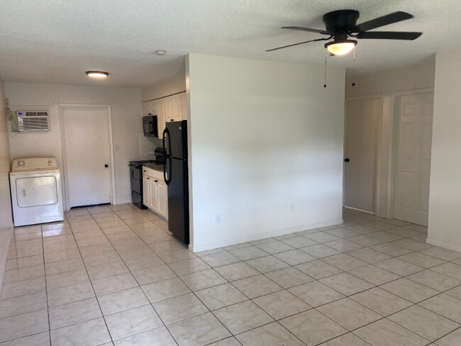 Foto del edificio - 8420 N Brooks St